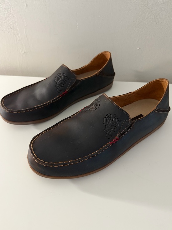 OluKai Shoes - OluKai Nohea Nubuck dark brown leather loafer with floral etching women’s 9.5